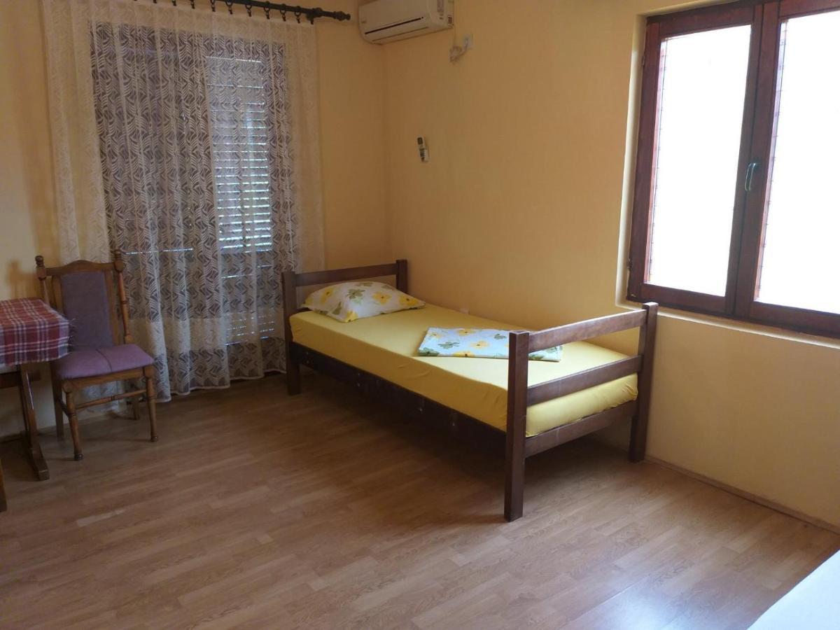 Apartment Davidovic Tivat Bagian luar foto